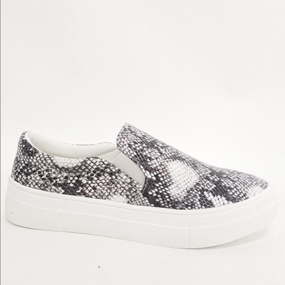 Chic grey Snakeskin sneakers - Picture 7 of 7